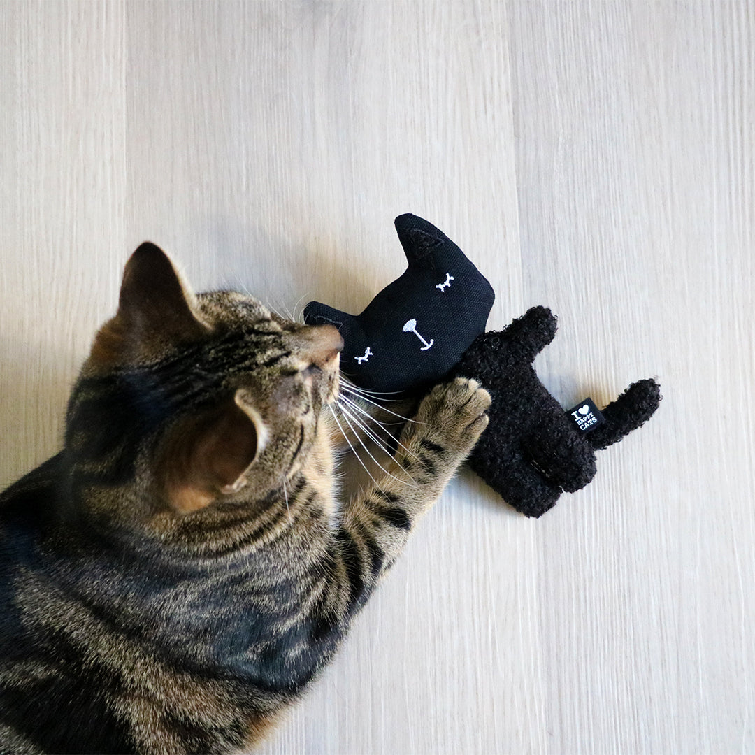 D&D Cat Toy Zeno Refillable Cat Kicking Cushion